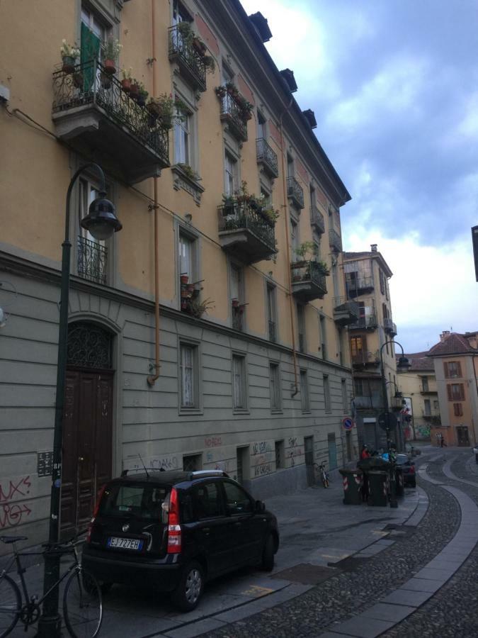 Apartamento Mansarda In Borgo Dora Turín Exterior foto